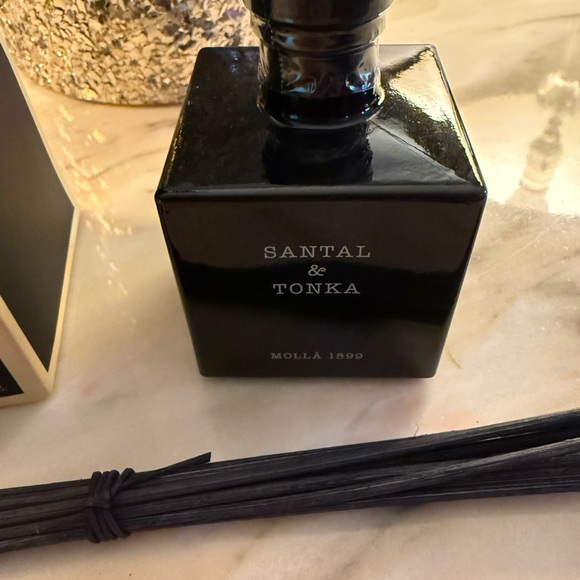 Santal & Tonka Black Reed Diffuser - Picture 4 of 9